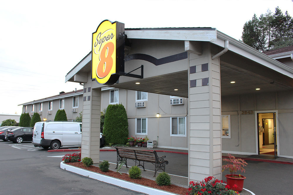 Super 8 By Wyndham Shelton Hotel Exterior foto